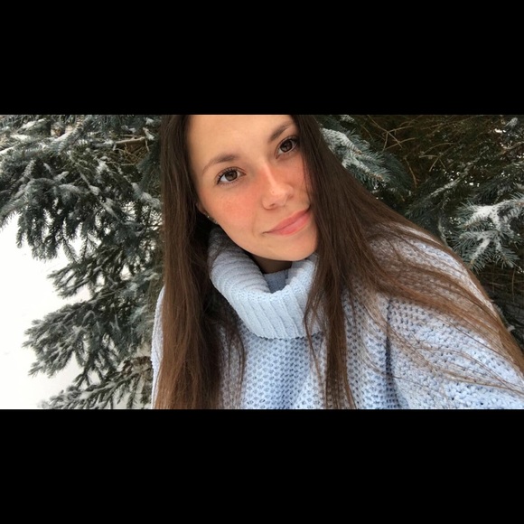 Hi, I’m Jocelyn! I live in Canada. 🇨🇦 - Picture 1 of 5